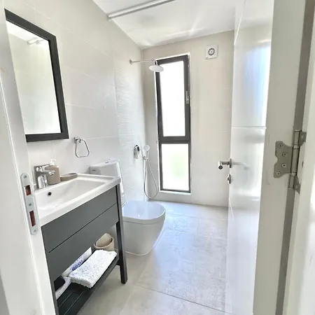 Aphrodite Beachfront Apartment *
