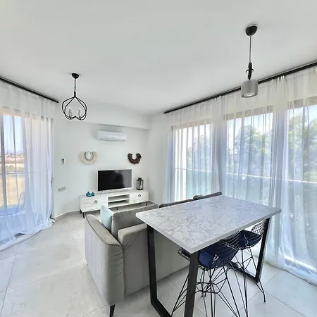 Aphrodite Beachfront Apartment *